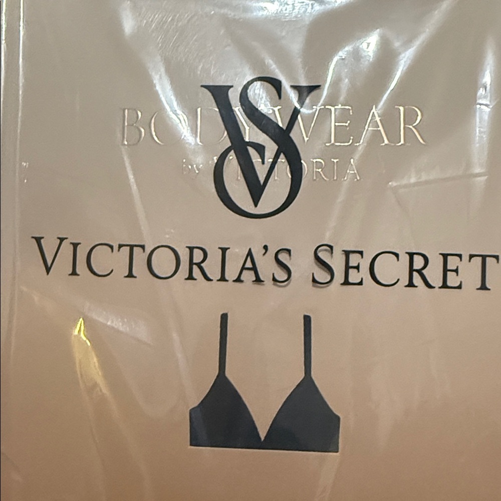 Victoria's Secret Women's Intimates in Pink - Picture 2 of 5